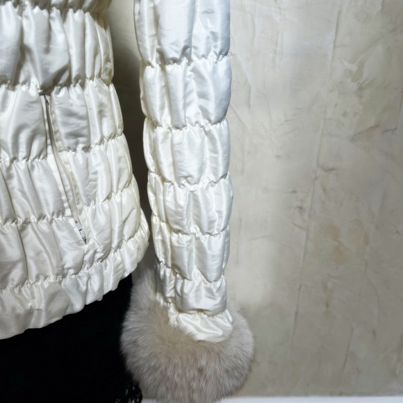 Barely Worn Dino Gaspari Ruched White Jacket.  Detachable Collar and Vest - Picture 2 of 7